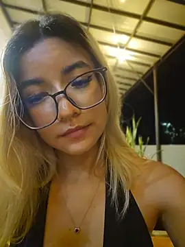 Pretty_roxxyy webcam