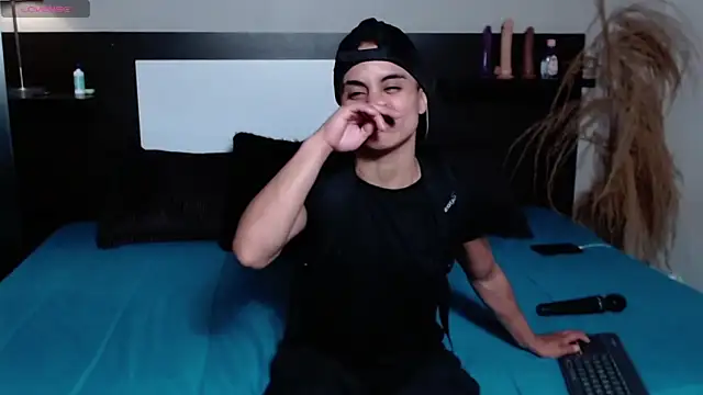 Liiamthompson webcam