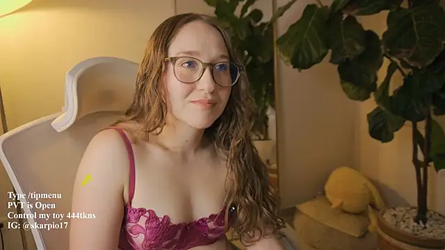 Scarlett_NoirMuse webcam