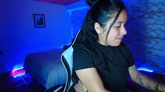 Camila_IRoose webcam