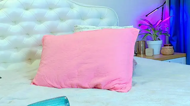 LadySweetWife webcam