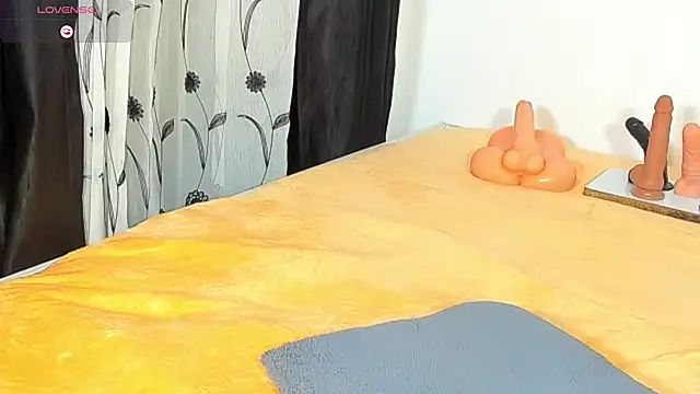 creamy_bubblegum - CREAMY_BUBBLEGUM's free webcam - UK Sex Cams