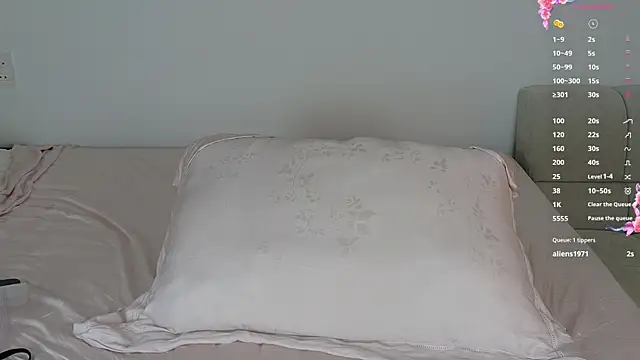 Lianaughtybaker webcam