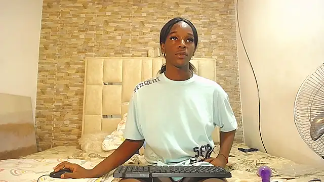 paola_blond01 webcam