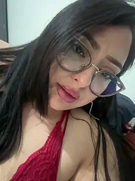Webcam Model (MileyGia)  is live.Free join now!