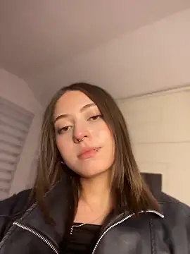 Webcam Model (PrettyAmber)  is live.Free join now!