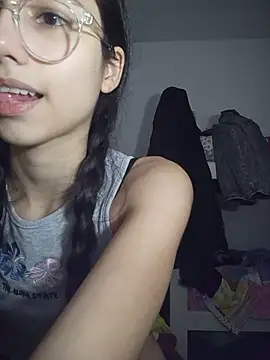 Webcam Model (isaaabelaaa)  is live.Free join now!