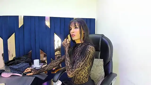 Aisha_hotts777 webcam