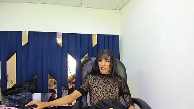 Aisha_hotts777 webcam