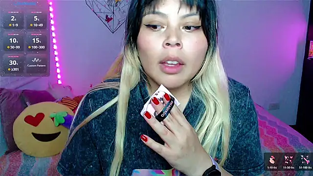 EllieMoonX webcam