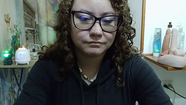 curly_greeneyed webcam