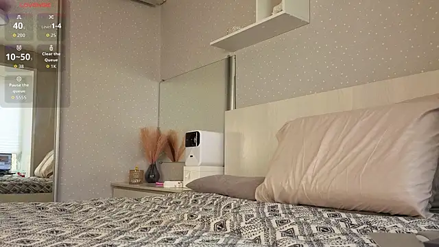 crowned_goddess webcam