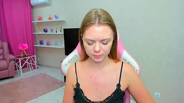 Strawberrye live sex cam