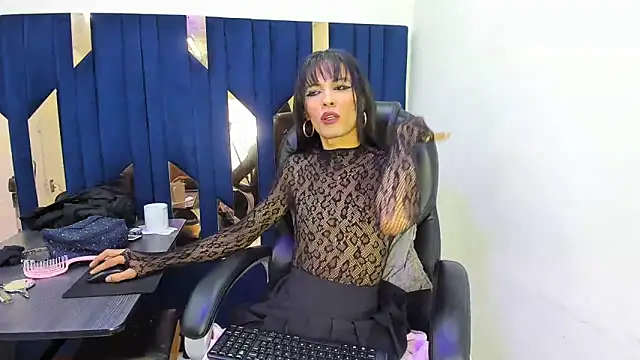 Aisha_hotts777 webcam