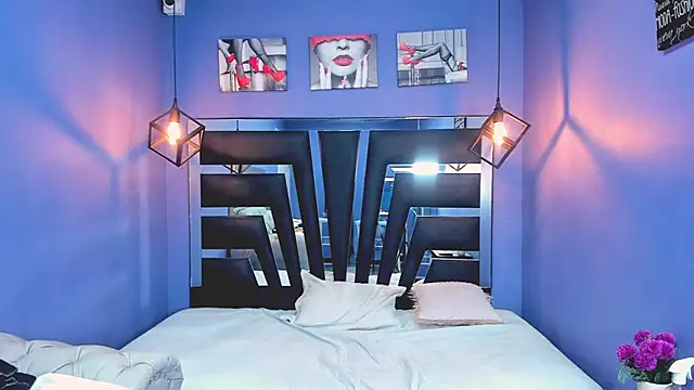 VeluniLiore webcam stripchat model stream image