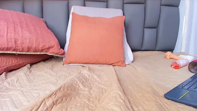 melany_roberts_ webcam