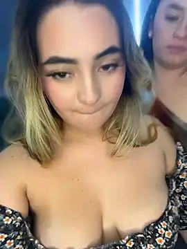 Antonella_Julieta webcam