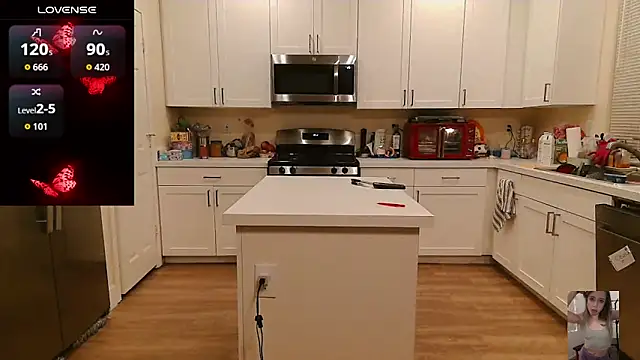 Blondiewithanass webcam