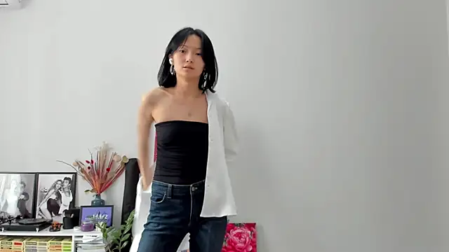 ailey_chao (F teen) - show armpit