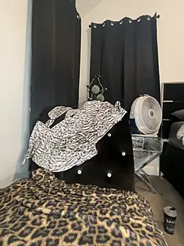 Fifty_Shades_Of_Redd webcam