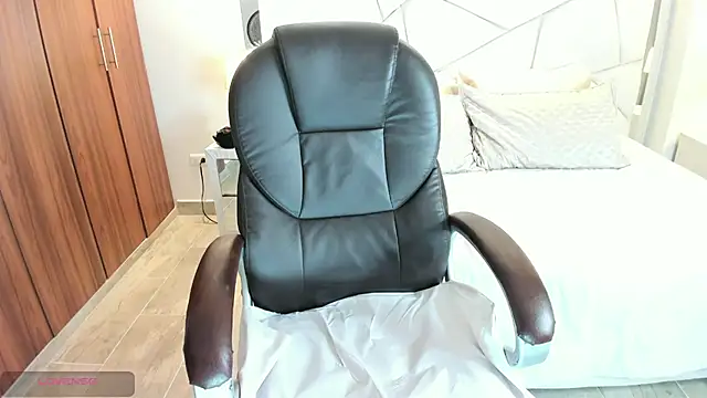 Natasha_Kiim_ webcam