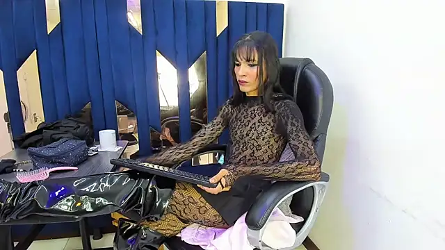 Aisha_hotts777 webcam