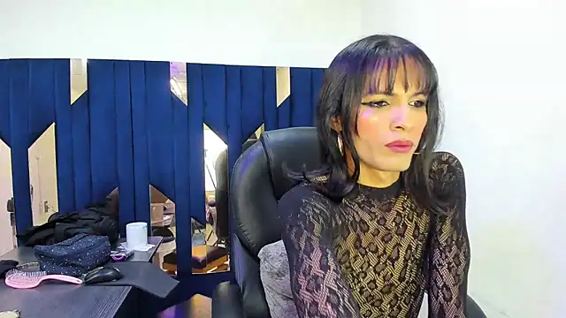 Aisha_hotts777 webcam