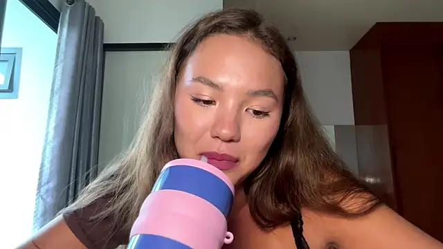 kamila_18_french webcam