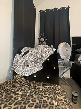 Fifty_Shades_Of_Redd webcam