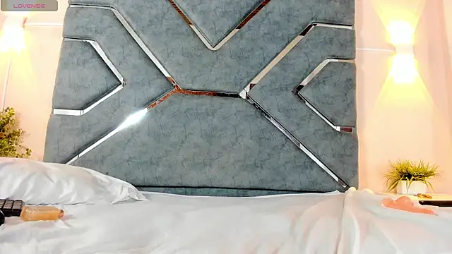 milenscott (F teen) - spank my big ass x 20 times😈