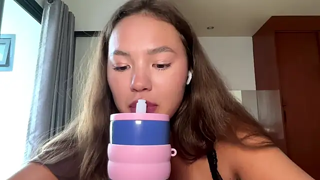 kamila_18_french webcam