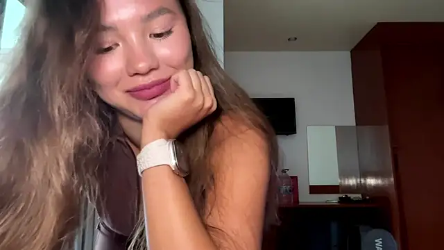 kamila_18_french webcam