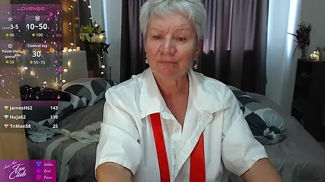 roxana_brooks (F mature) - Massage my boobs under clothes