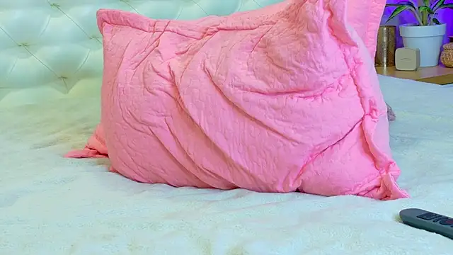 LadySweetWife webcam