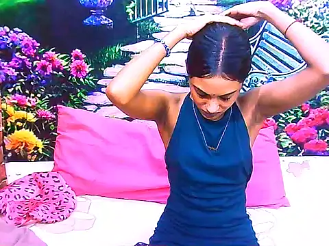 IndianPretty14u2Luv webcam