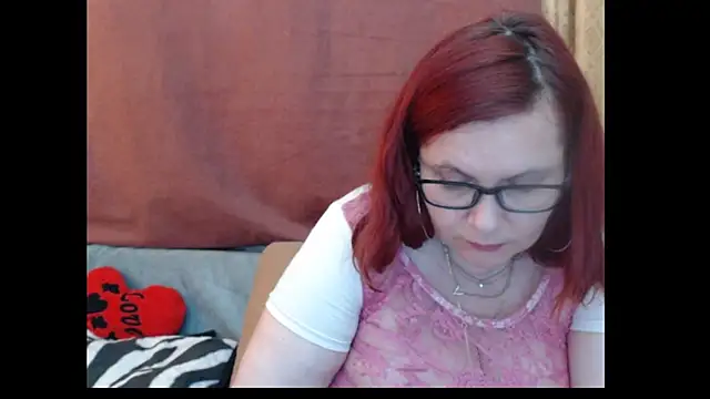 PlayfullMature webcam