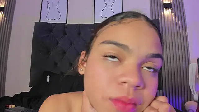 Anthonella_smiith webcam