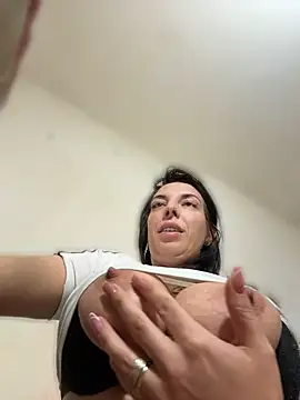 almmaxxxx - Almmaxxxx's free webcam - UK Sex Cams