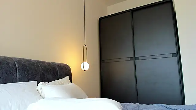 wow_lina (F young) - fingers in pussy