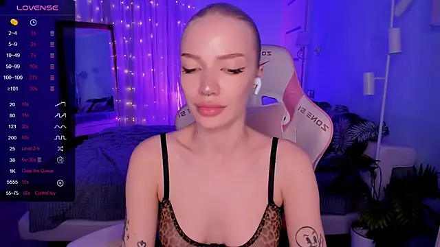 AnyaTaylor_ webcam