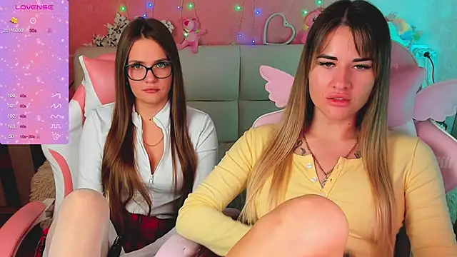 hotty_girls_here (G young) - HOT KISS