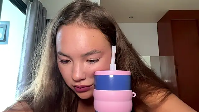 kamila_18_french webcam