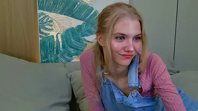 4example_Chloe webcam