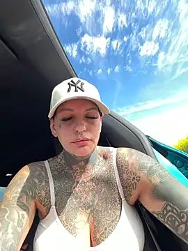 AileenInkOfficial webcam