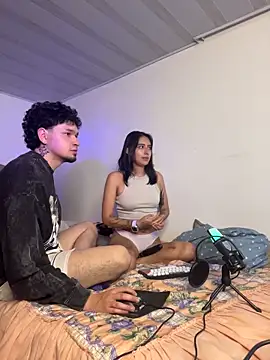 hotlatinocouple__ webcam