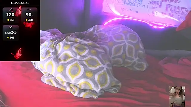 Blondiewithanass webcam