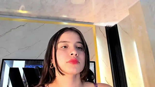 VictoriaKyros webcam