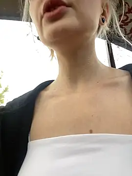 aka_Blonde webcam