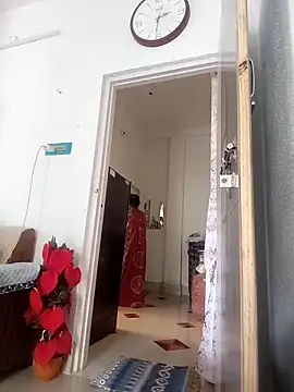 Webcam Model (Hot-Tinaa)  is live.Free join now!