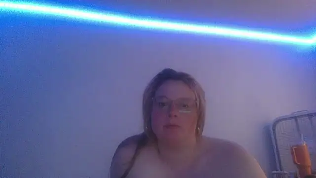 attentionsluts - AttentionSluts's free webcam - UK Sex Cams